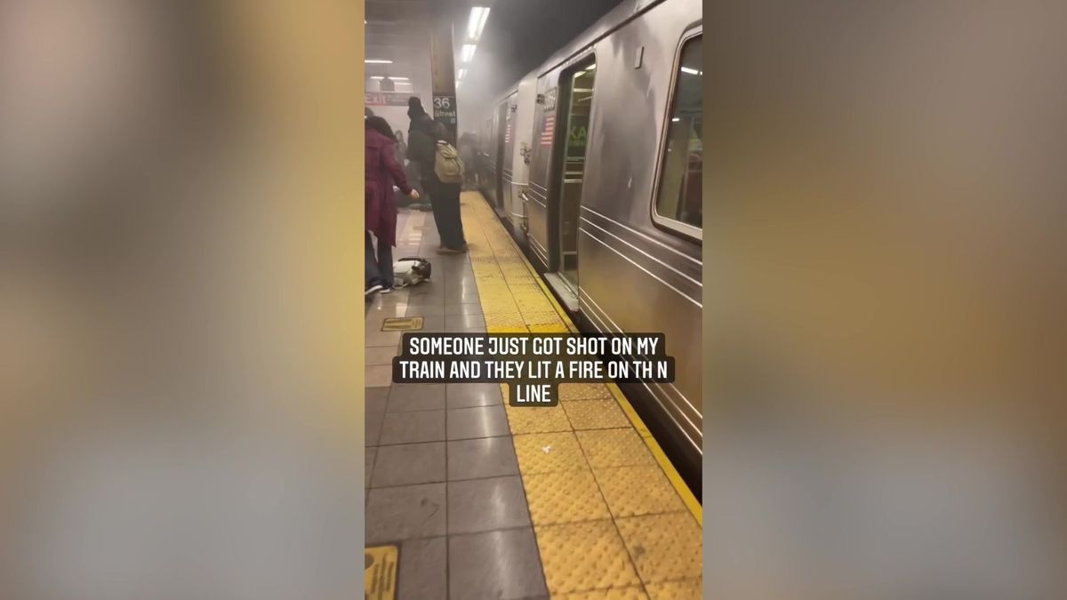 V newyorském metru se střílelo. Útočník postřelil 10 lidí, je na útěku